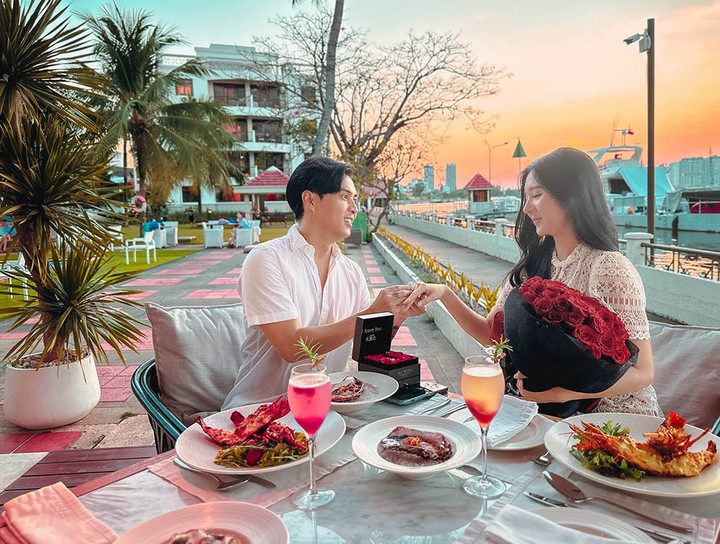 Hồ Quang Hiếu cầu hôn bạn gái kém 17 tuổi sau 3 tháng yêu - 2