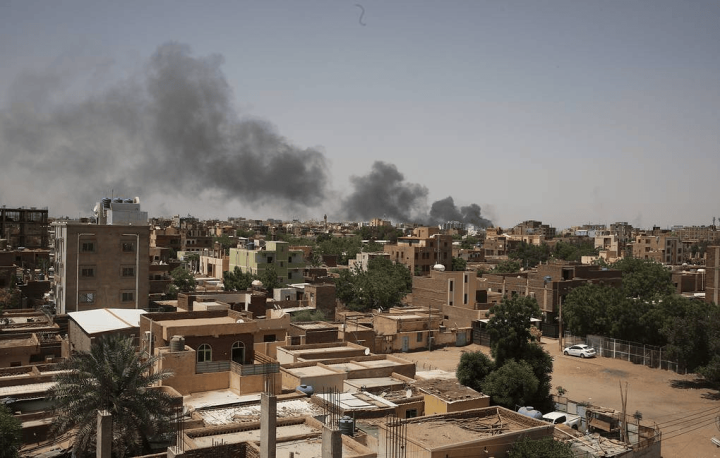 Giao tranh ở Sudan: 420 người chết, hơn 3.700 người bị thương - 1