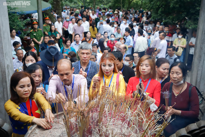 Việt kiều từ 20 quốc gia dâng hương tưởng niệm các Vua Hùng - 3
