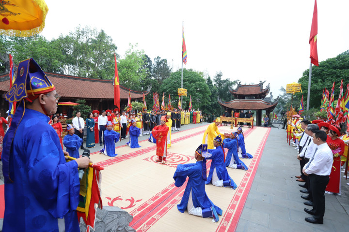 Việt kiều từ 20 quốc gia dâng hương tưởng niệm các Vua Hùng - 6