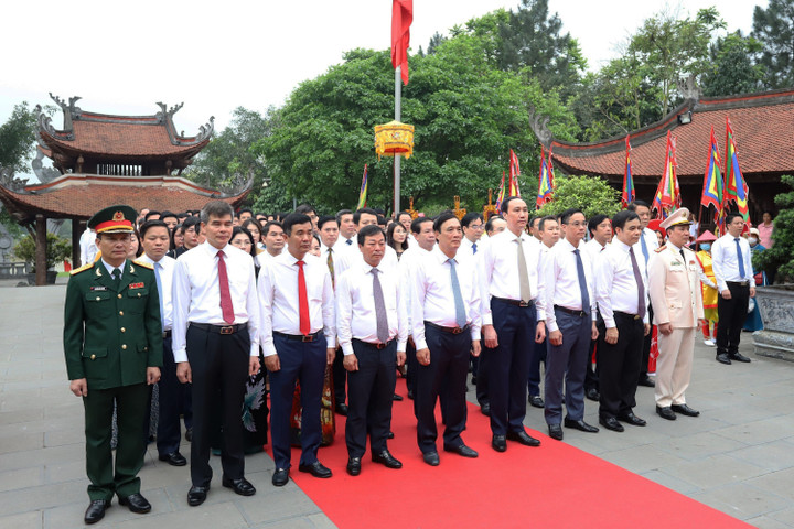 Việt kiều từ 20 quốc gia dâng hương tưởng niệm các Vua Hùng - 7