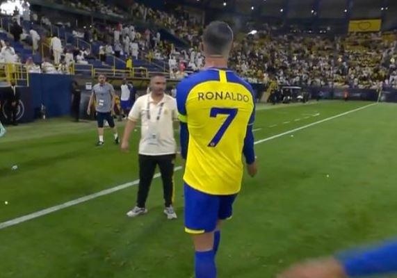 Bị yêu cầu giải nghệ, Ronaldo tiếp tục có dấu hiệu 'phản thầy' sau trận thua muối mặt của Al Nassr