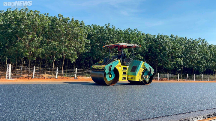 Lễ này, từ TP.HCM đi Phan Thiết chỉ 2 giờ đồng hồ - 3