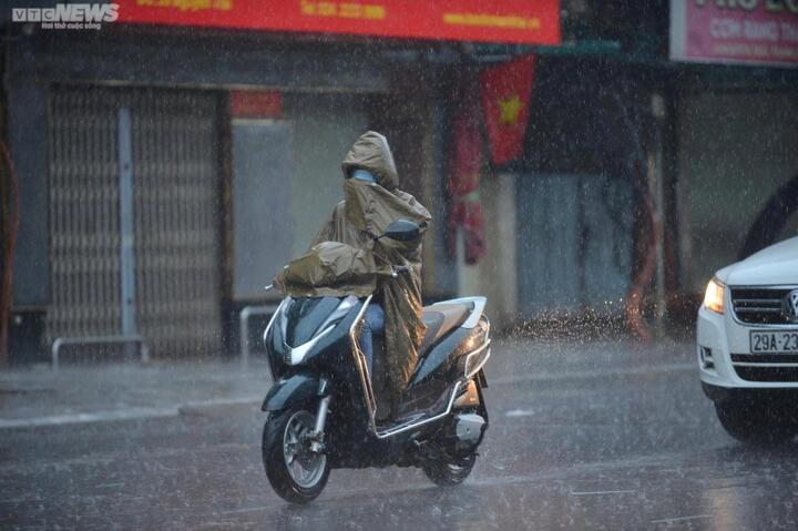 Tin không khí lạnh mới nhất 25/4: Gió Đông Bắc mạnh dần, có nơi chuyển rét - 1