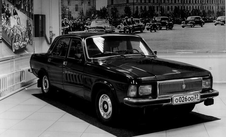 Có gì đặc biệt bên trong xe hơi của đặc vụ KGB? - 2