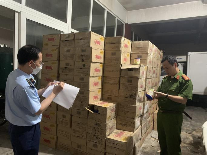 10 tấn nguyên liệu 'bẩn' để làm 'kem Tràng Tiền số 10' suýt tuồn ra thị trường - 3