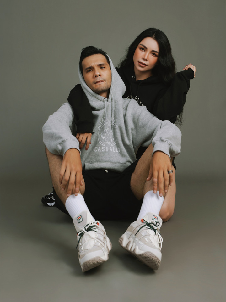 Trà Ngọc Hằng tình tứ bên nam thần lai Tây cao 1m92 - 2