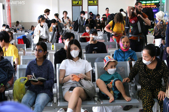 Xe ế ẩm, tàu chỉ còn ghế phụ dịp nghỉ lễ 30/4-1/5 - 2