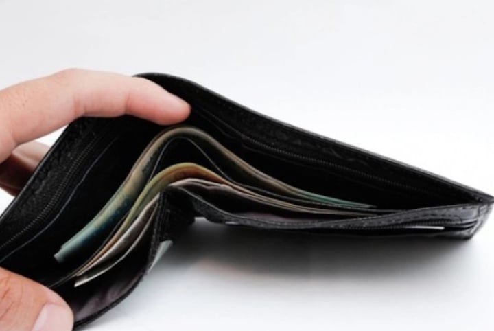 Những điều không nên làm khi dùng ví để tiền không ra như nước - 1