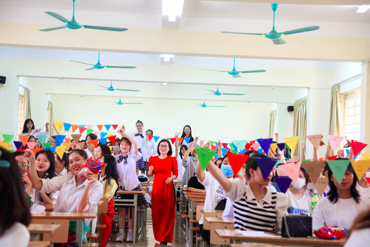 Giảng dạy song ngữ đáp ứng 'chuẩn tuyển dụng' - 2