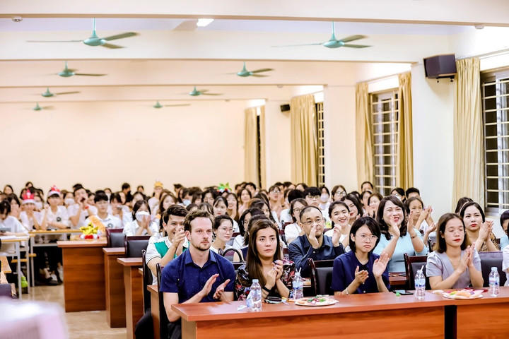 Giảng dạy song ngữ đáp ứng 'chuẩn tuyển dụng' - 1