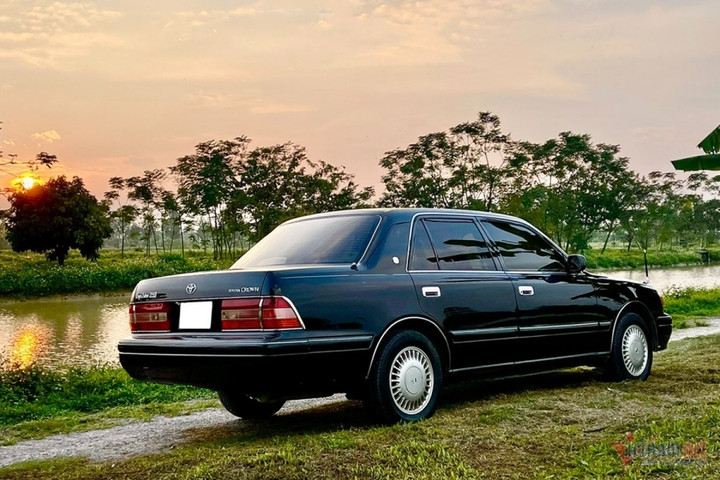 Điều gì khiến Toyota Crown đi gần 30 năm vẫn bán cả tỷ đồng? - 7