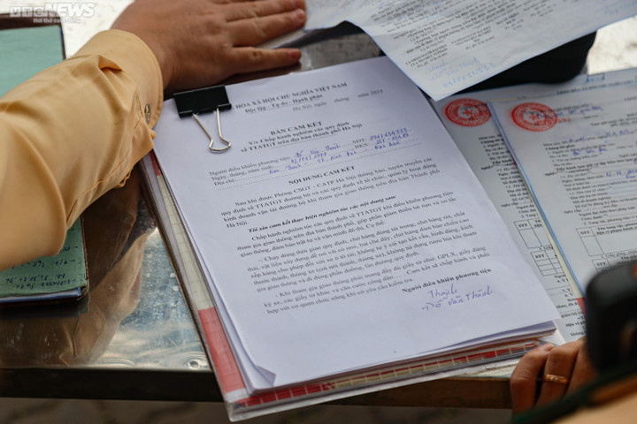 Hà Nội: CSGT xử lý xe khách vi phạm an toàn giao thông trước dịp lễ 30/4, 1/5 - 12