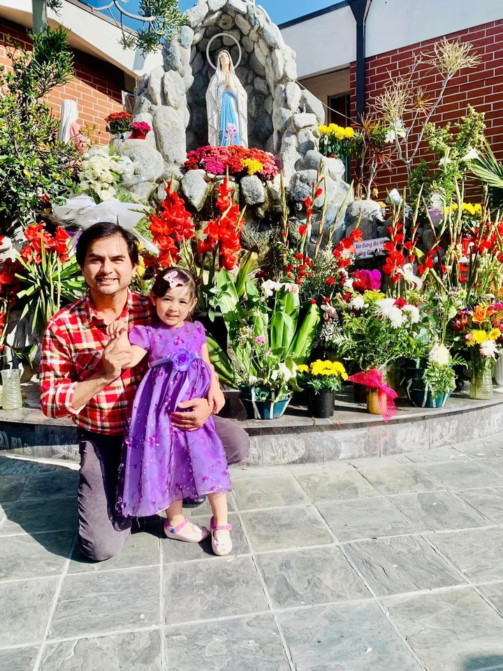 Sao Việt 28/4: Tuấn Hưng cách ly cùng bà xã, Lan Phương nhí nhảnh bên 'em dâu' - 10