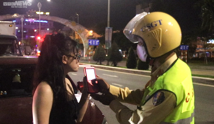 Uống 3 ly bia buổi sáng, đêm chạy xe tải, tài xế vẫn dính nồng độ cồn - 2