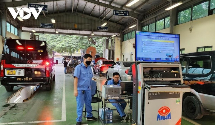 Trung tâm đăng kiểm sẽ rút ngắn kỳ nghỉ 30/4 để phục vụ người dân - 1