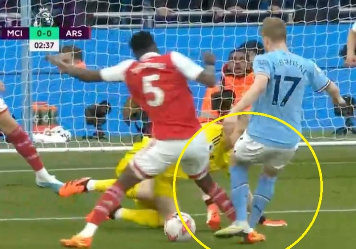 VAR gây tranh cãi trong trận thua của Arsenal - 1