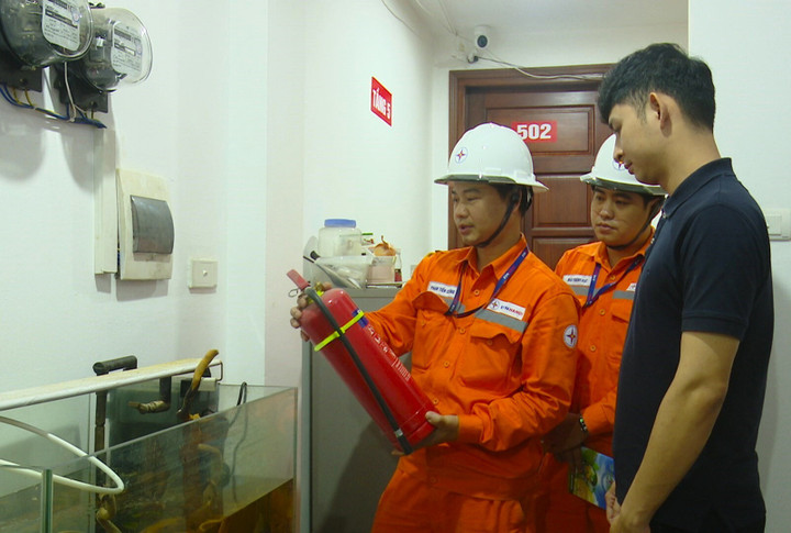 EVNHANOI khuyến nghị khách hàng sử dụng điện an toàn trong dịp lễ - 2