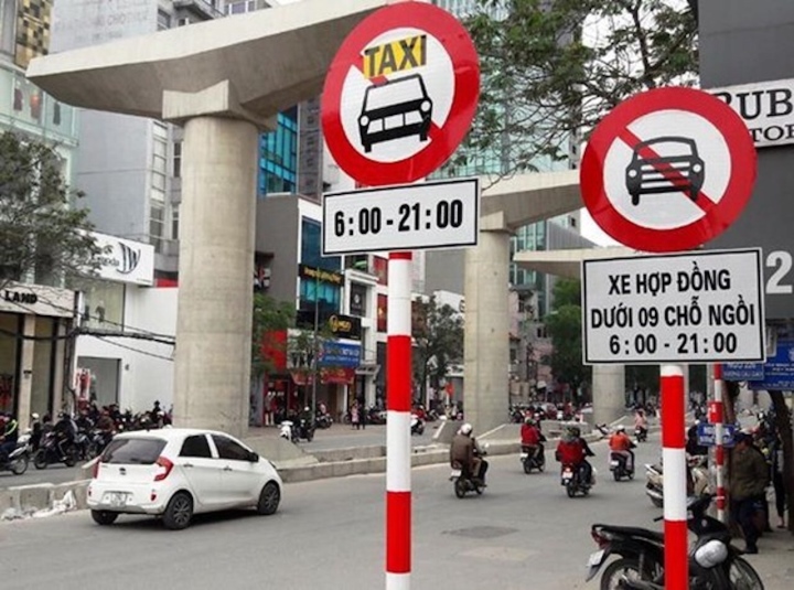 Hà Nội tạm bỏ cấm taxi trên 9 tuyến phố - 1