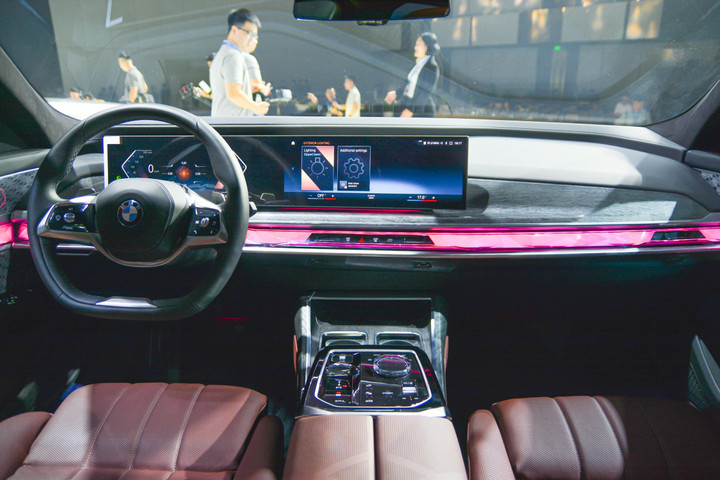 Chi tiết BMW 7-Series G70 giá từ 5,2 tỷ đồng tại Việt Nam - 5