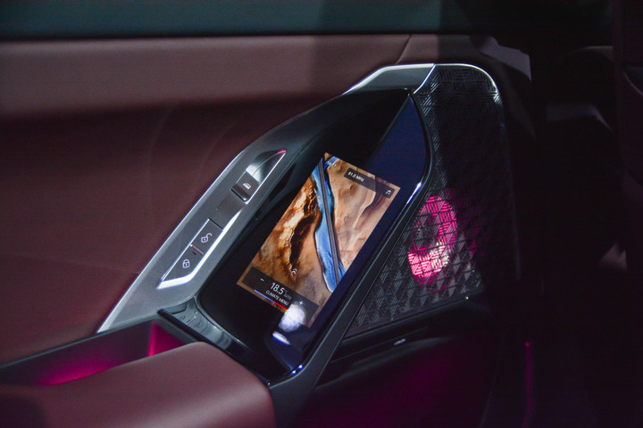 Chi tiết BMW 7-Series G70 giá từ 5,2 tỷ đồng tại Việt Nam - 8