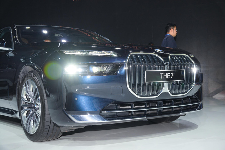 Chi tiết BMW 7-Series G70 giá từ 5,2 tỷ đồng tại Việt Nam - 11