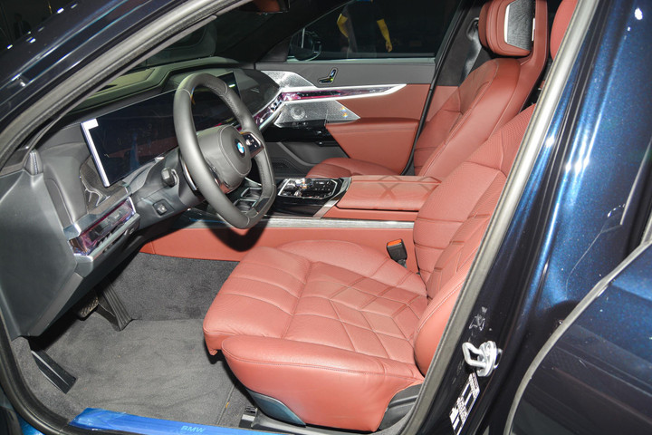 7-Series G70 tại Việt Nam ảnh 6 Chi tiết BMW 7-Series G70 giá từ 5,2 tỷ đồng tại Việt Nam - 6