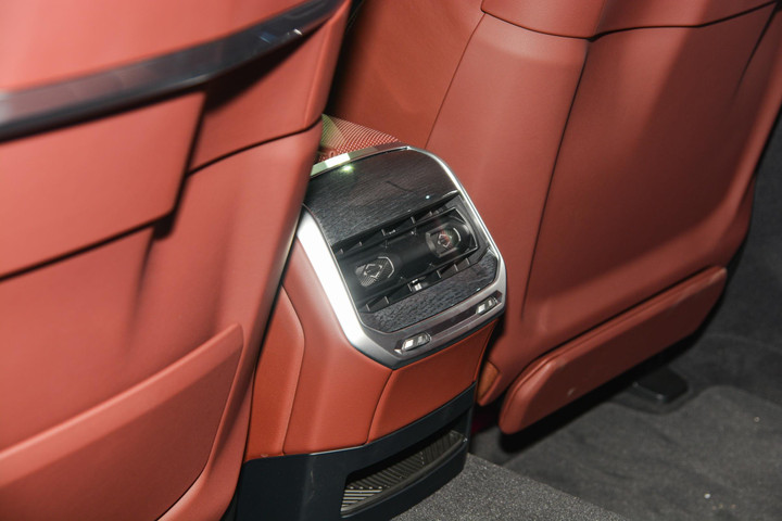 Chi tiết BMW 7-Series G70 giá từ 5,2 tỷ đồng tại Việt Nam - 10