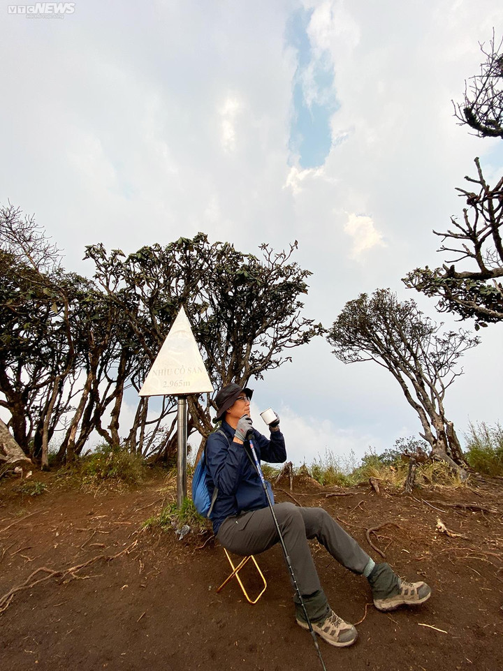 Hành trình hai ngày một đêm băng rừng chinh phục ngọn núi cao thứ 9 Việt Nam - 3