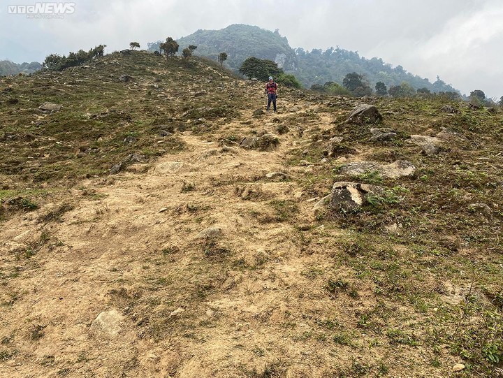 Hành trình hai ngày một đêm băng rừng chinh phục ngọn núi cao thứ 9 Việt Nam - 14