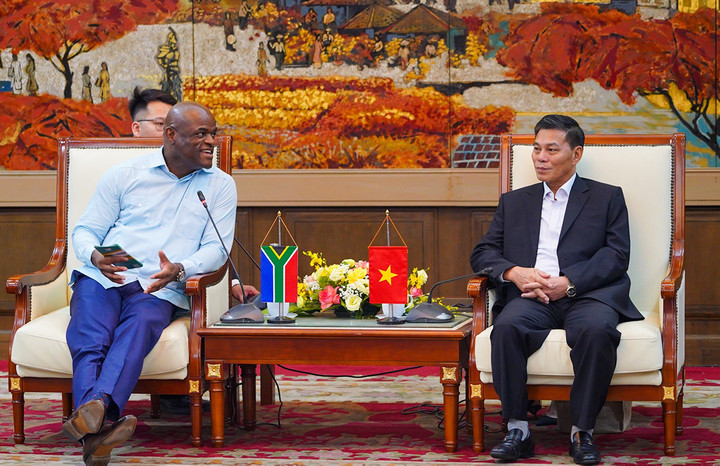 Tỉnh Cộng hoà Nam Phi thăm, tìm hiểu kinh nghiệm vận hành cảng biển ở Hải Phòng - 1