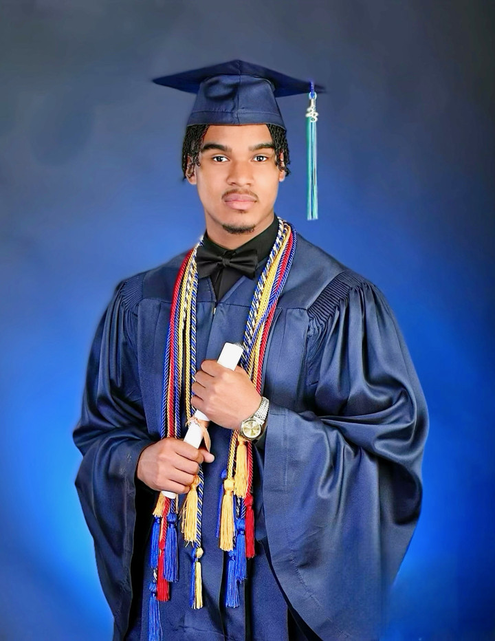 Nam sinh Mỹ đỗ hơn 100 trường đại học, nhận trên 200 tỷ đồng học bổng - 1