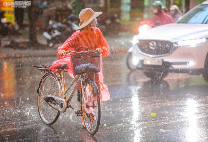 Dự báo thời tiết ngày Giỗ tổ Hùng Vương: Không khí lạnh tràn về, Bắc Bộ mưa lạnh - 1