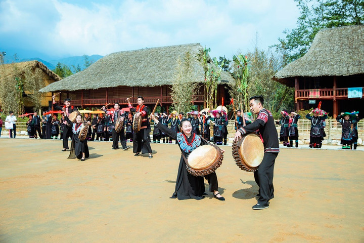 Mãn nhãn với hàng nghìn đóa hồng trong Lễ hội Hoa hồng Sa Pa - 4