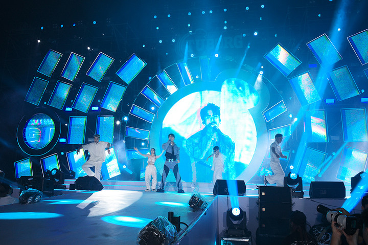 Mono diễn cực sung trên sân khấu khiến fan nữ mê mệt - 2