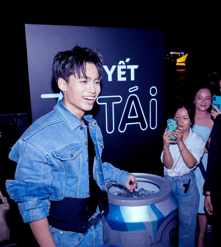 Mono diễn cực sung trên sân khấu khiến fan nữ mê mệt - 1