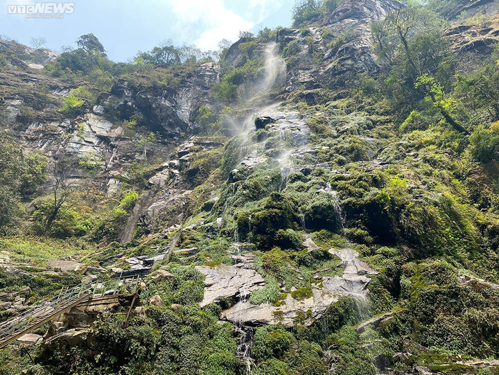 Hành trình hai ngày một đêm băng rừng chinh phục ngọn núi cao thứ 9 Việt Nam - 7