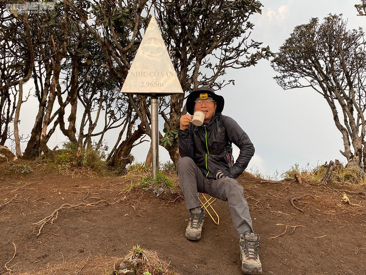 Hành trình hai ngày một đêm băng rừng chinh phục ngọn núi cao thứ 9 Việt Nam - 2