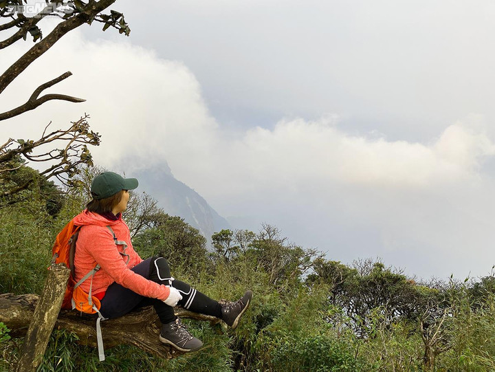 Hành trình hai ngày một đêm băng rừng chinh phục ngọn núi cao thứ 9 Việt Nam - 13