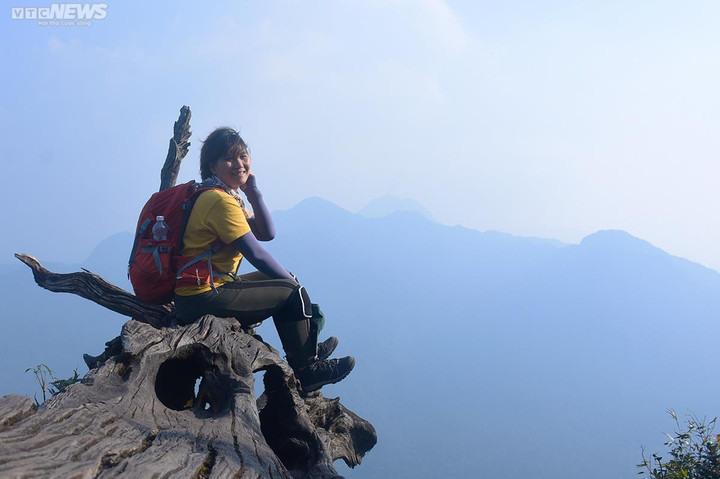 Hành trình hai ngày một đêm băng rừng chinh phục ngọn núi cao thứ 9 Việt Nam - 9