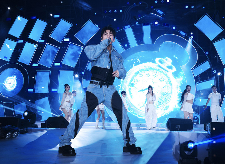 Mono diễn cực sung trên sân khấu khiến fan nữ mê mệt - 3