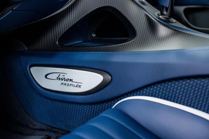 Siêu xe 11 triệu USD Bugatti Chiron Profilee lăn bánh trên đường phố - 9