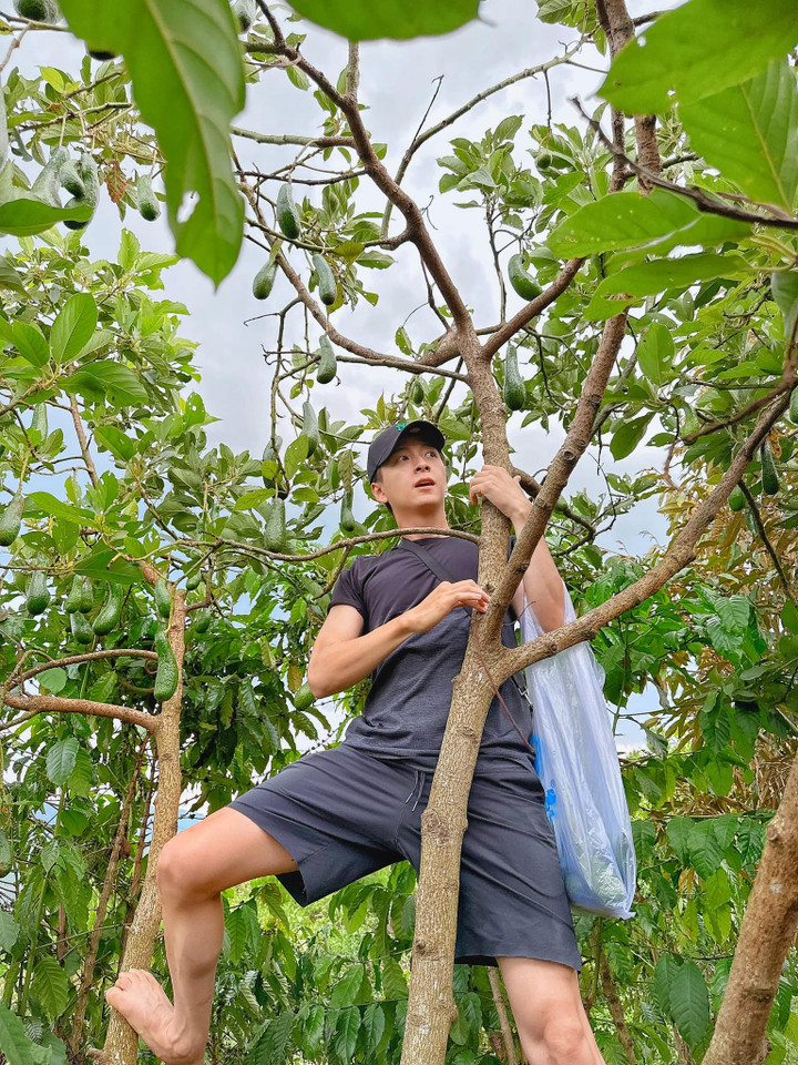 Sao Việt 30/4: Việt Trinh hạnh phúc bên con trai, Đỗ Thị Hà gợi cảm với bikini - 3