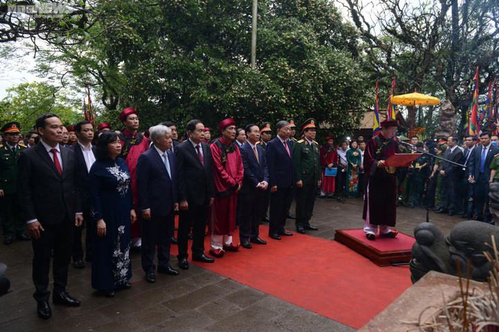 Hàng nghìn người đội mưa về dự lễ Giỗ Tổ Hùng Vương - 3