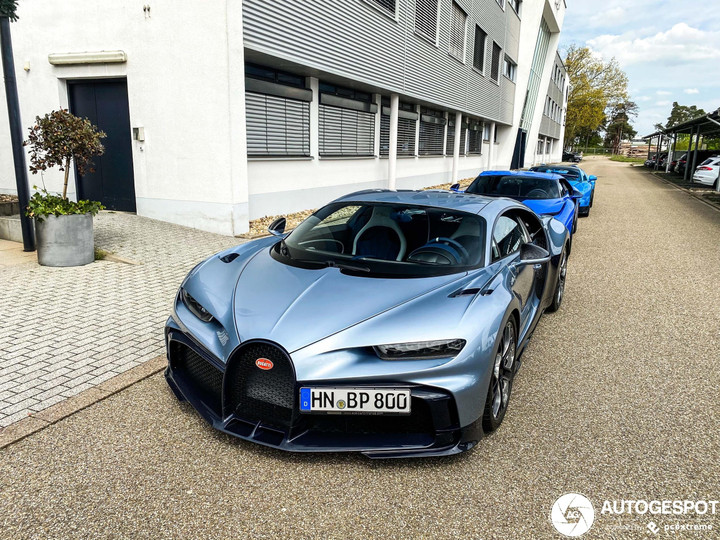 Siêu xe 11 triệu USD Bugatti Chiron Profilee lăn bánh trên đường phố - 11