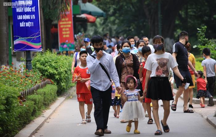 Dự báo thời tiết ngày 30/4: Bắc Bộ đón nắng, Trung Bộ đề phòng mưa dông - 1