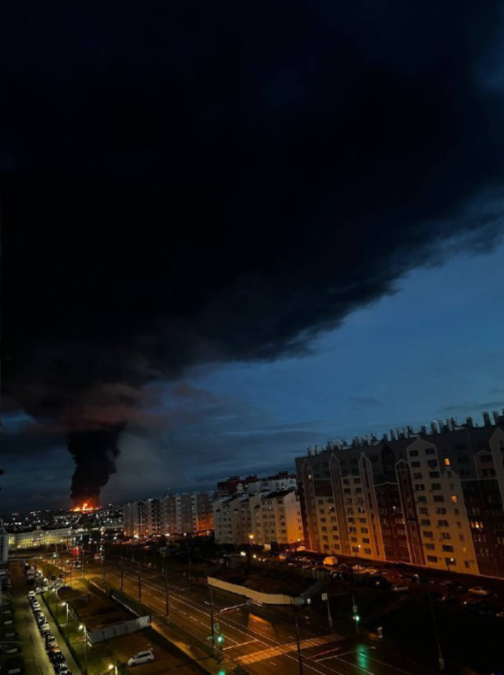 Máy bay không người lái bị nghi ngờ tấn công kho cảng dầu ở Crimea - 3