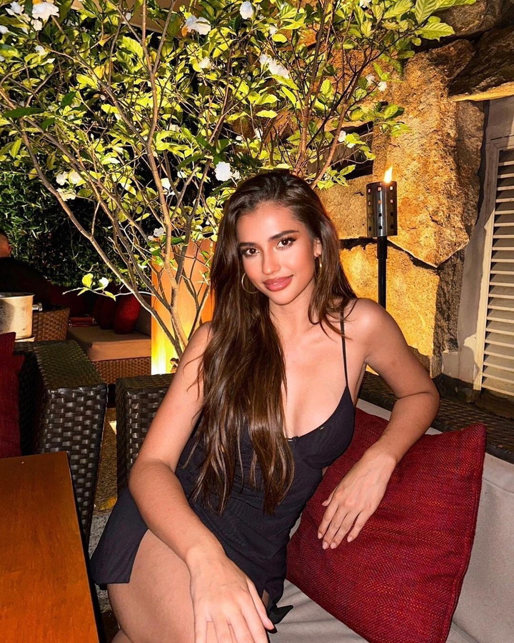 Hoa hậu Siêu quốc gia bị chỉ trích vì từ bỏ danh hiệu - 2