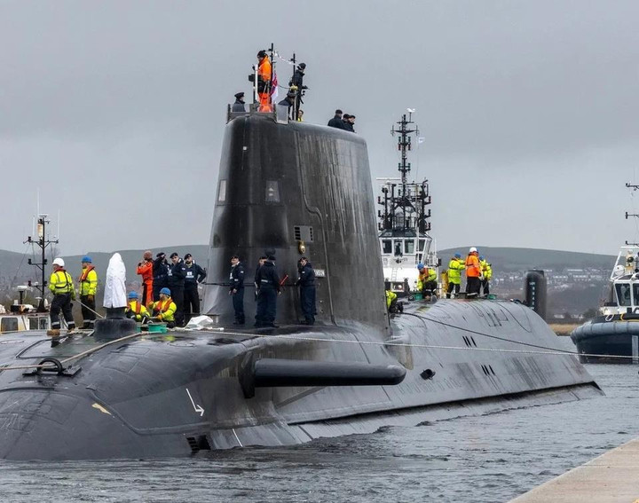 Hải quân Anh điều tra nghi án tài liệu mật bị bỏ ở quán pub - 1