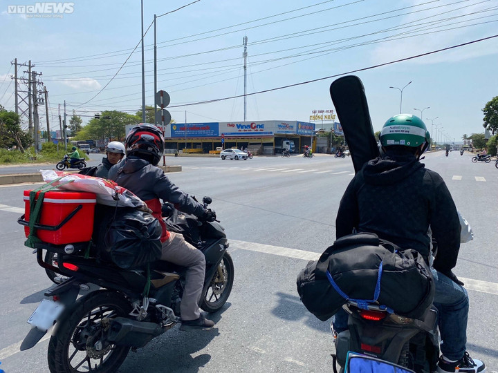 Người dân TP.HCM chạy xe máy cả nghìn cây số trong dịp lễ 30/4 - 2
